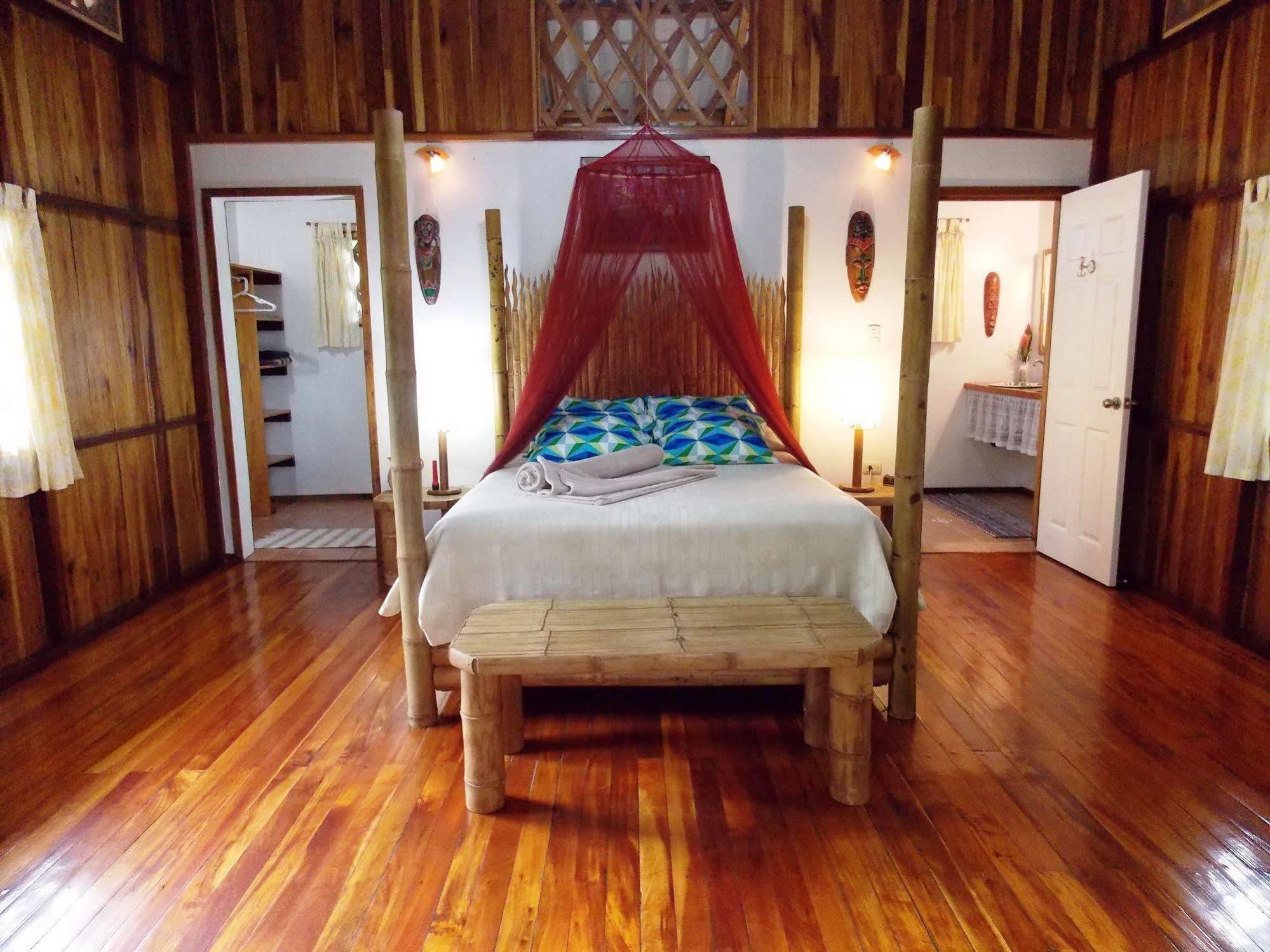 Coral Hill Bungalows Cahuita Exteriör bild